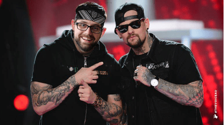 Brothers Graham and Joel Madden hosted last night’s Grahammies, taking the opportunity to ask all of the winners if they would please, please, please collaborate with them